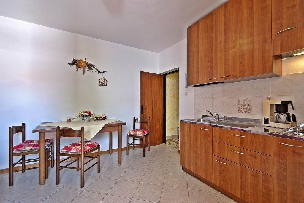 Apartments Elda Ровин Стая снимка