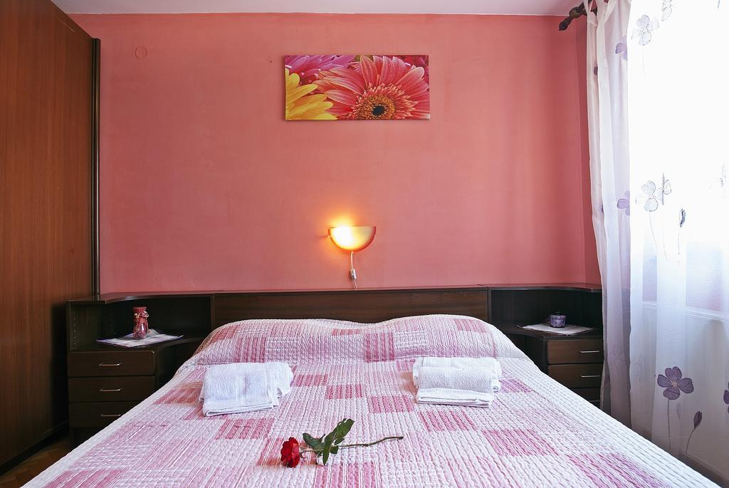 Apartments Elda Ровин Стая снимка