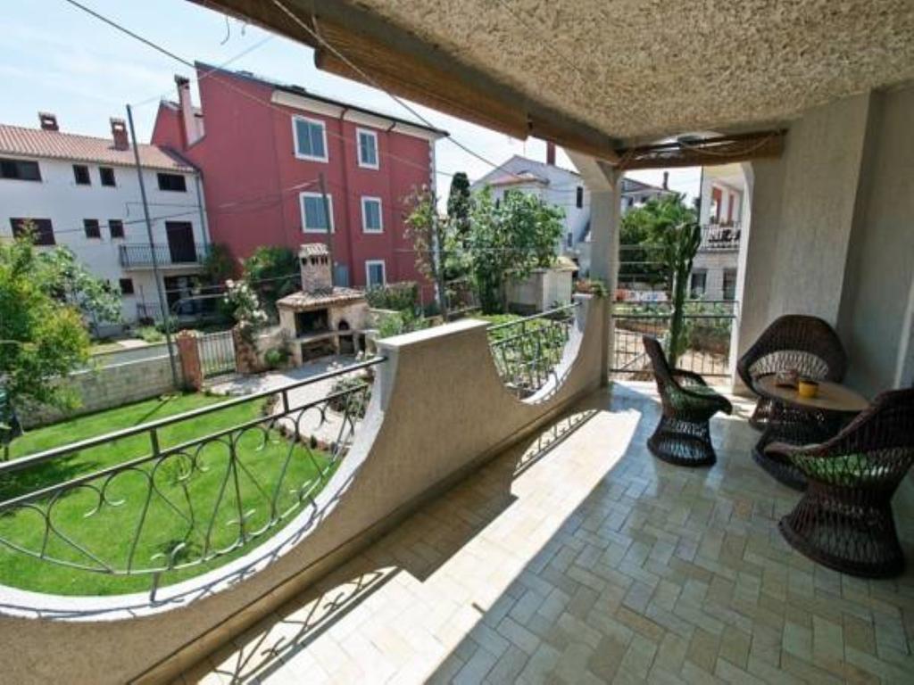 Apartments Elda Ровин Екстериор снимка