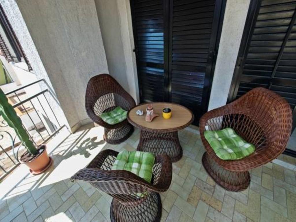 Apartments Elda Ровин Екстериор снимка