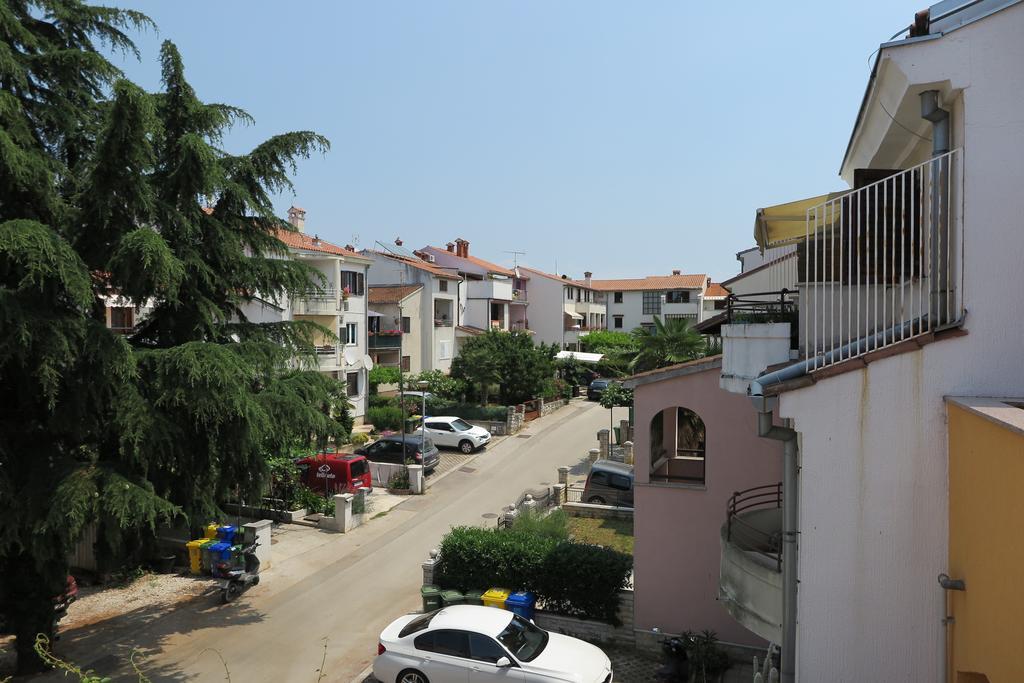 Apartments Elda Ровин Екстериор снимка