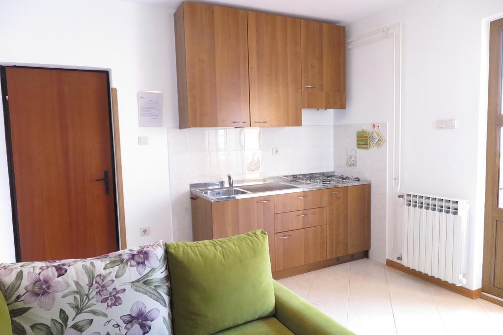 Apartments Elda Ровин Екстериор снимка