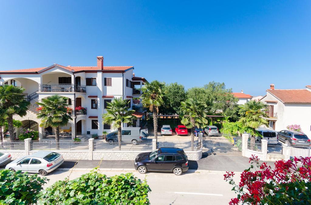 Apartments Elda Ровин Екстериор снимка