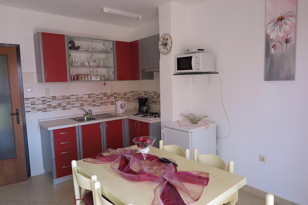 Apartments Elda Ровин Екстериор снимка