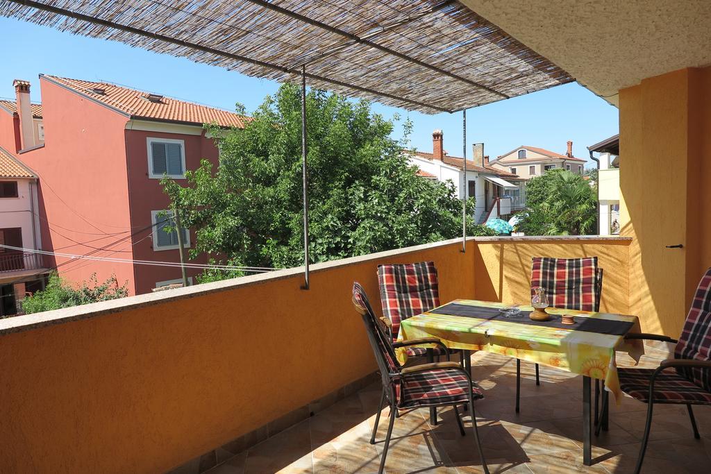 Apartments Elda Ровин Екстериор снимка
