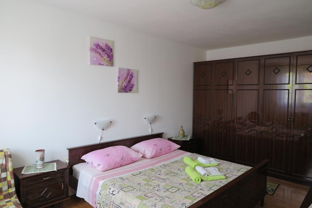 Apartments Elda Ровин Екстериор снимка
