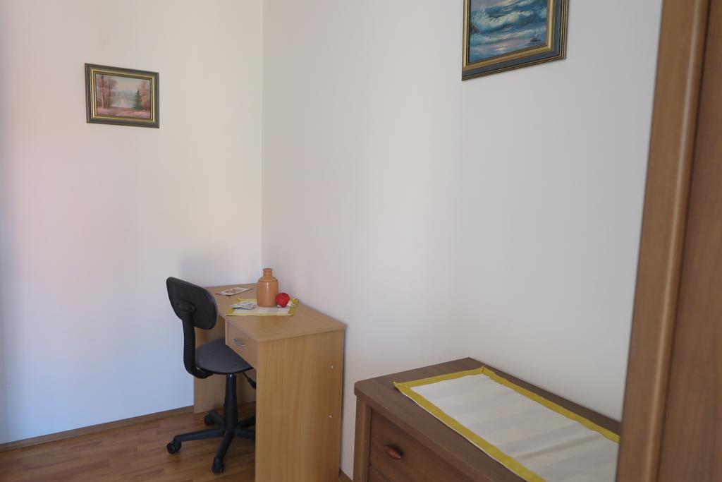 Apartments Elda Ровин Екстериор снимка