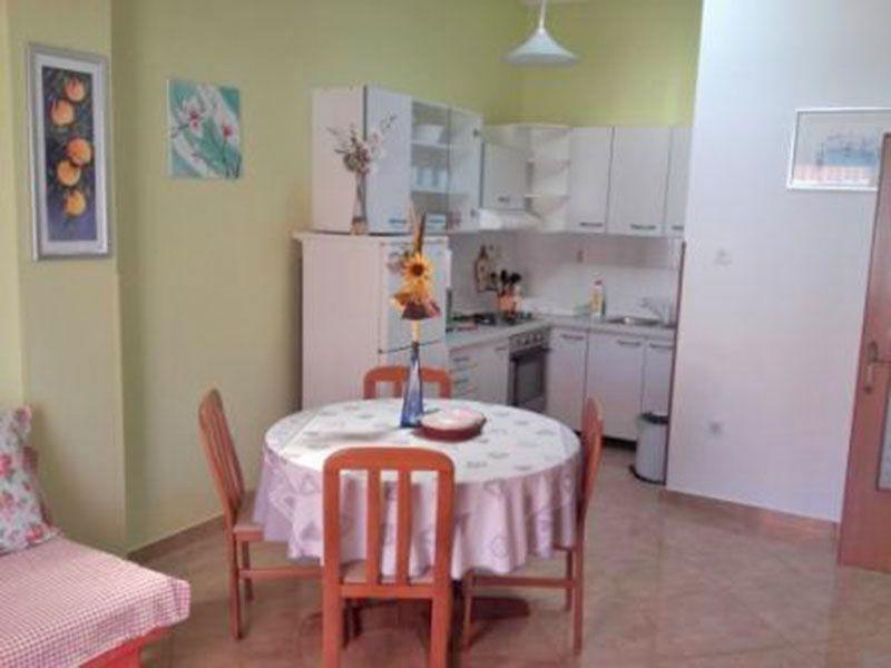 Apartments Elda Ровин Екстериор снимка