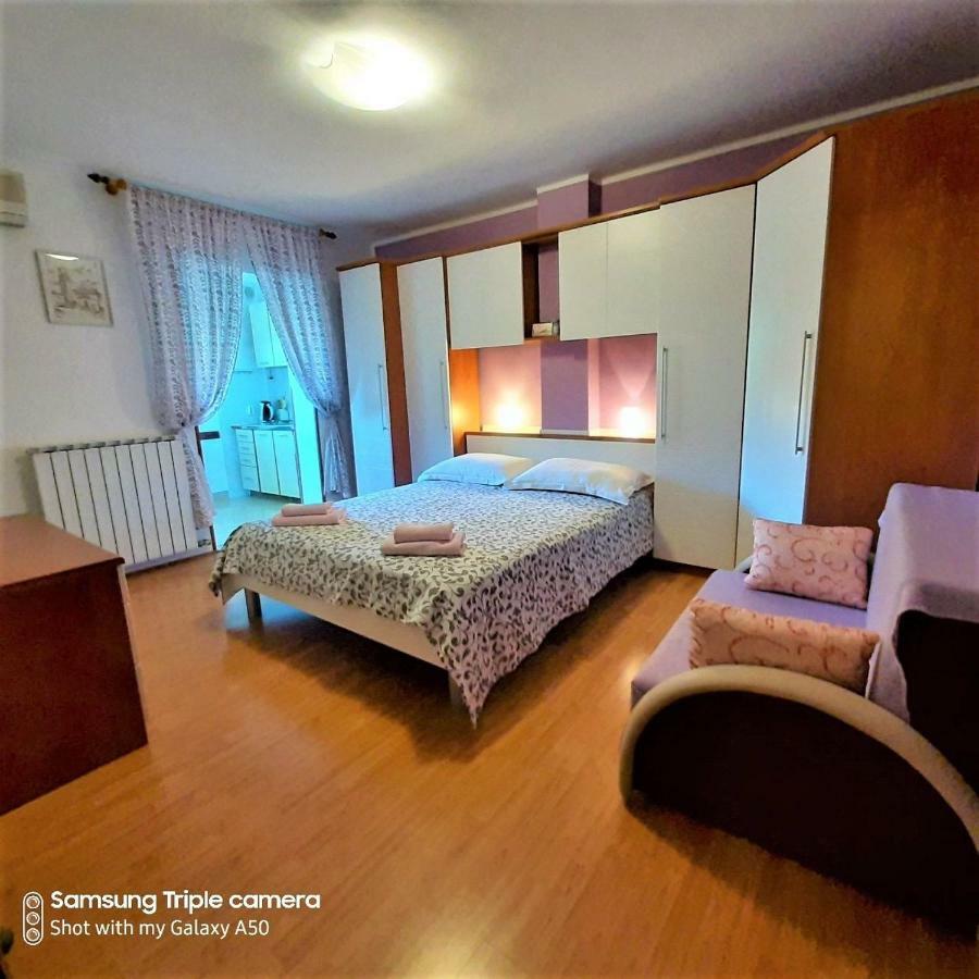 Apartments Elda Ровин Екстериор снимка