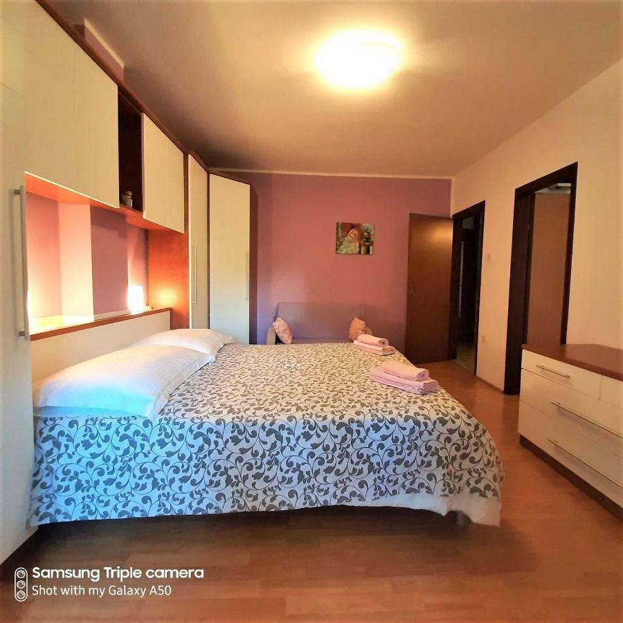 Apartments Elda Ровин Екстериор снимка
