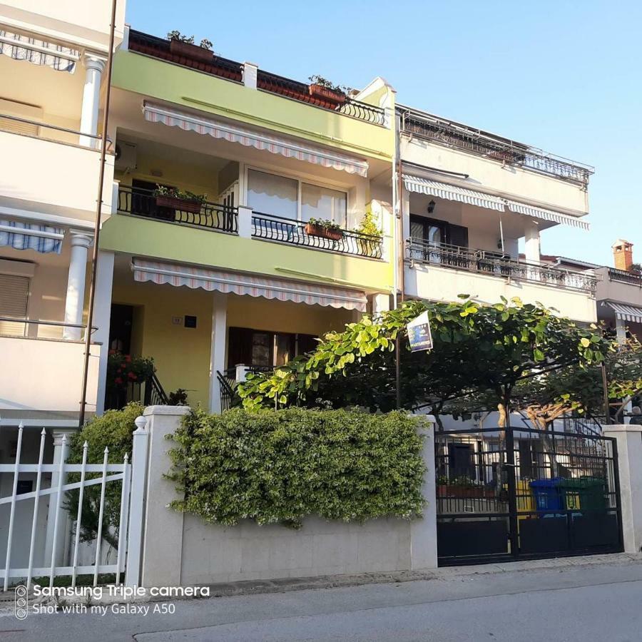 Apartments Elda Ровин Екстериор снимка